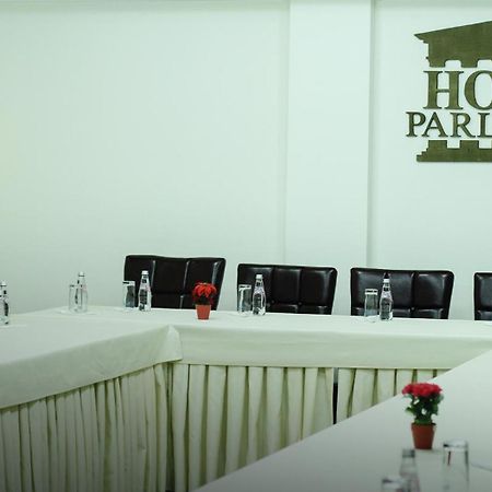 Hotel Parlament 프리슈티나 외부 사진